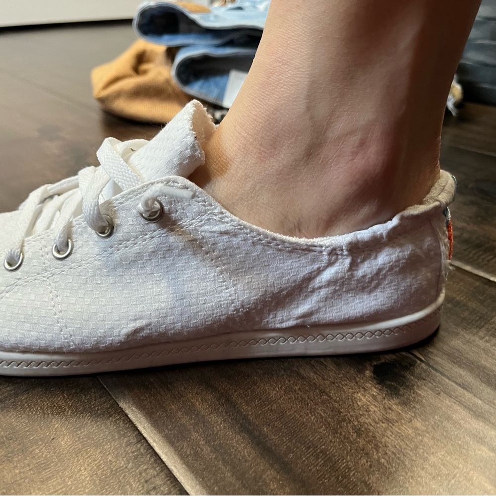 Women’s size 9 sneakers - Picture 7 of 9